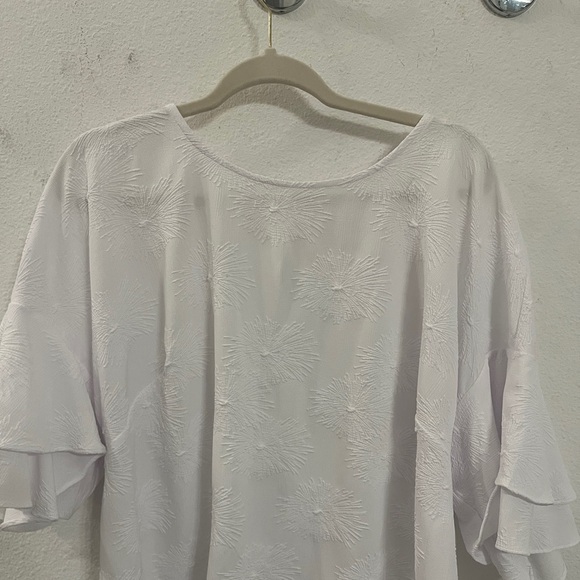 Liz Claiborne White Textured Blouse | Bell Sleeve Top | Size 1X - Picture 15 of 15
